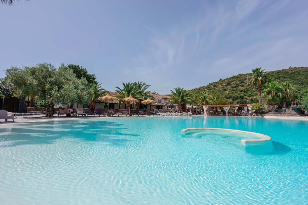Il Monastero Hotel Geremèas Екстериор снимка